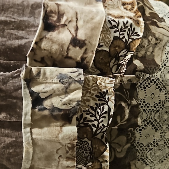 Top with Frilly Hem - Picture 6 of 8